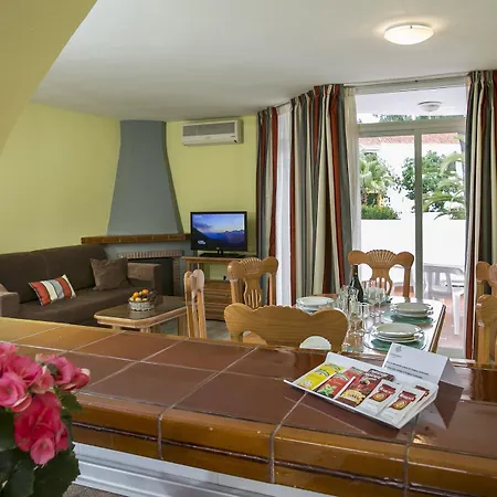 Ona Campanario Apartahotel 3*